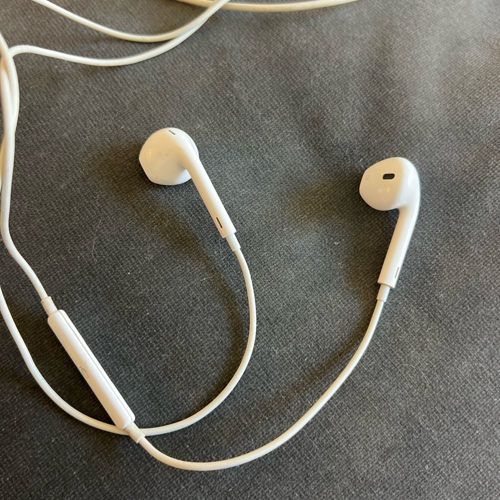 Apple EarPods Wired Headphones with 3.5mm Jack | Built-in Mic & Remote | White
